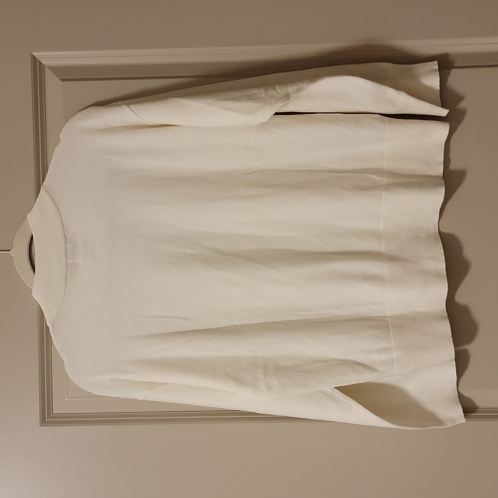 Women's Top. - Picture 4 of 5